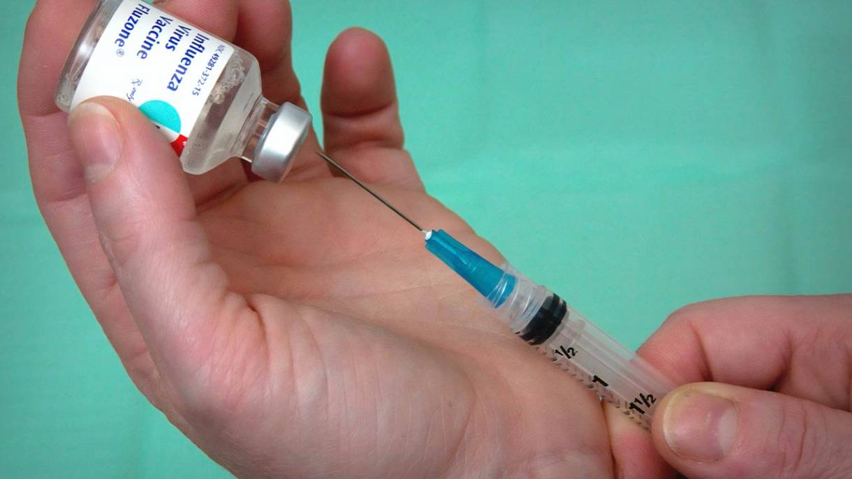 Dr Skarżyńska: farmaceuci powinni szczepić