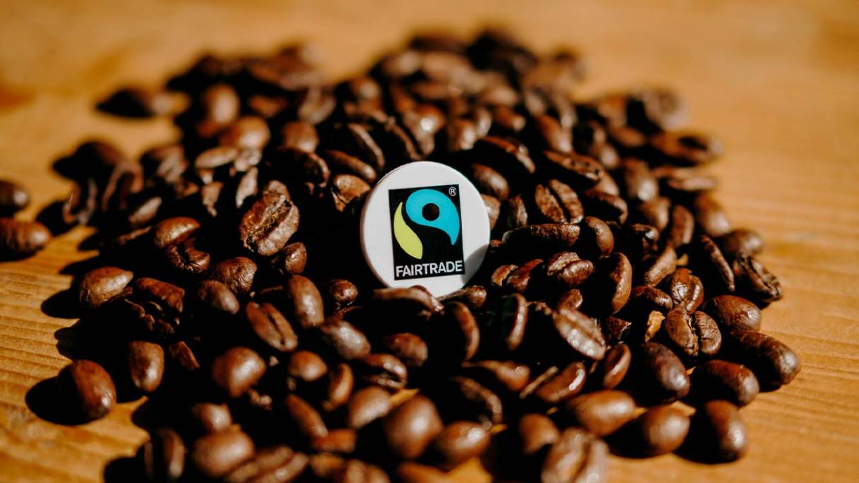 Sytuacja rolników uprawiających kawę na całym świecie z powodu trudności finansowych i zmian klimatycznych jest nie do utrzymania i, szczerze mówiąc, zagraża całej przyszłości kawy