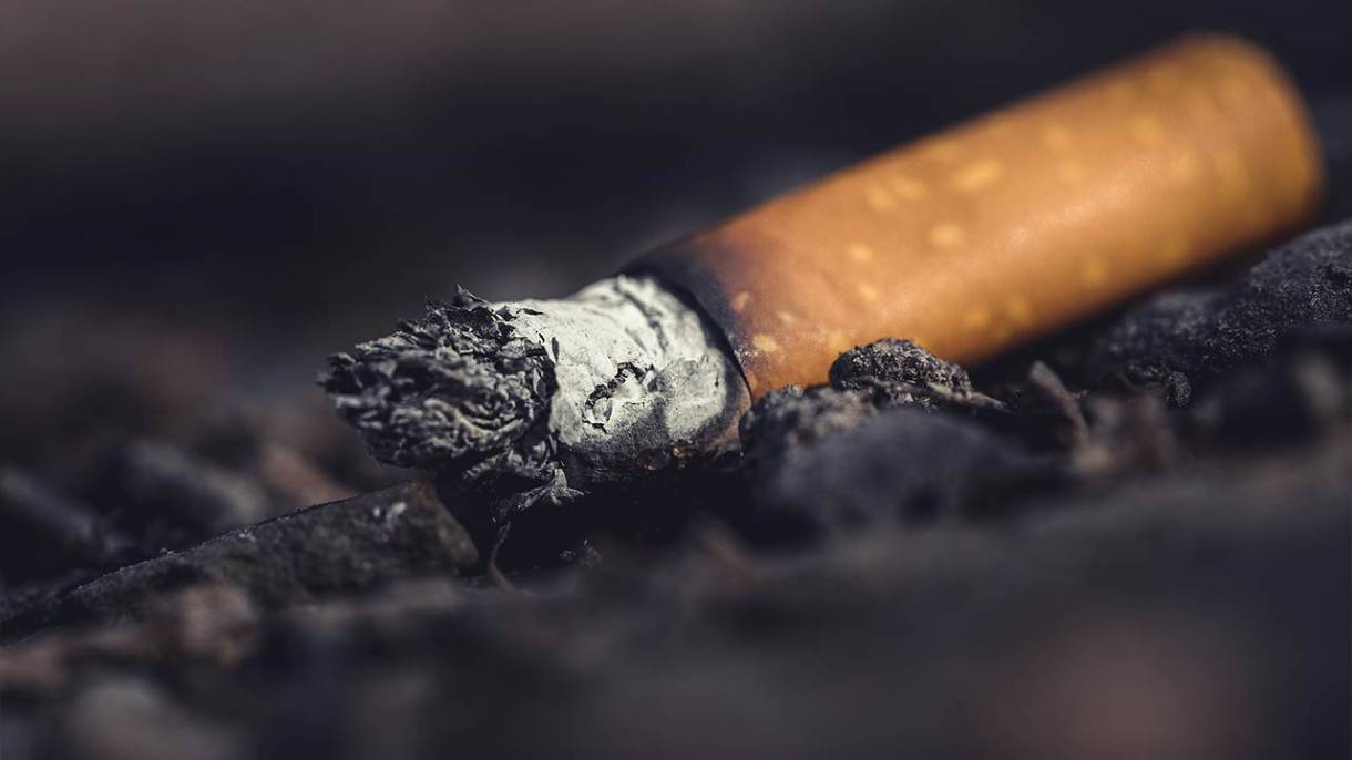 Według badań CBOS i Eurobarometru papierosy pali mniej więcej jedna czwarta dorosłych Polaków